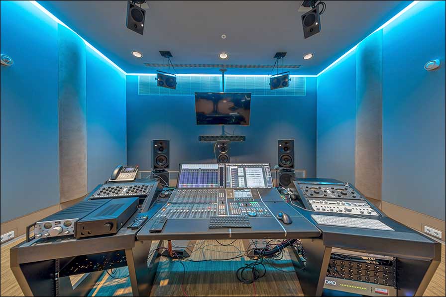 In der kontrollierten Akustik der studioeigenen Mastering-Suite werden 3D-Aufnahmen zu beeindruckenden immersiven Klangerlebnissen veredelt.