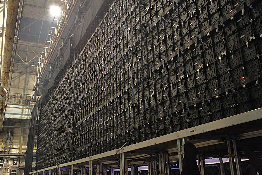Die andere Seite: LED-Panels bei URBANATIX in der Bochumer Jahrhunderthalle