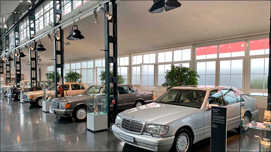 Mercedes-Benz Classic Center – Exponatbeleuchtung mit ELATION KL Panel (Fotos: mad music Veranstaltungstechnik)