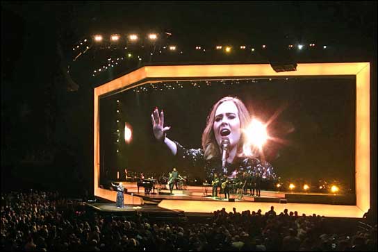 Adele auf ihrer "Adele Live 2016 World Tour": Mit Medientechnik von CT.