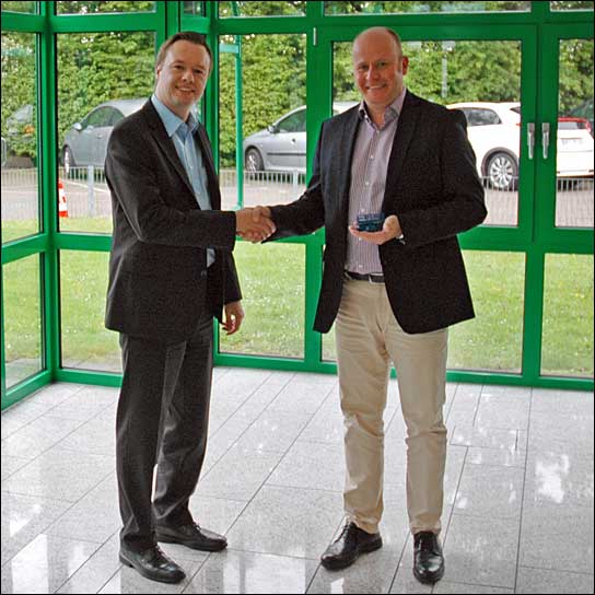 Klaus Maskort, (Geschäftsführer Gardemann Arbeitsbühnen GmbH, links) und Nico Zimmer (Geschäftsführer STAPLER-RENT 2000 GmbH) freuen sich auf die Zusammenarbeit.