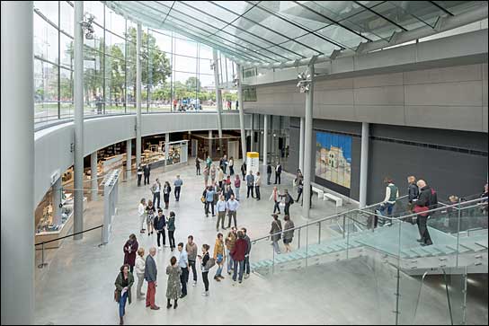 Die neue Eingangshalle des Van Gogh Museums von Hans van Heeswijk (Fotos: Jan-Kees Steenman)