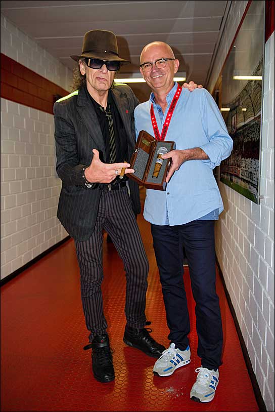 Udo Lindenberg und Markus Winkler mit Zigarren.