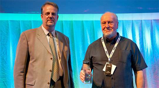 Terry Clarke gewinnt Tony-Gottelier-Award 2011 auf DieReferenz.de
