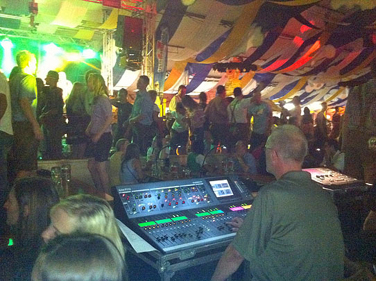 Gäubodenfest Straubing 2011 auf DieReferenz.de