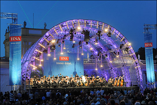 HNA Open-Air in Kassel mit Meyer Sound auf DieReferenz.de