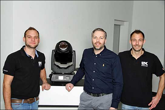 Gruppenbild mit neuen Lampen: Andreas Nicklas, Jan Fischer und Dominik Kiefer (von links)