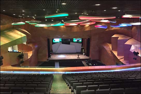Im 3.500 Sitzplätze fassenden Auditorium arbeiten mehr als 50 Source Four LED Series 2 Lustr und 55 konventionelle Source Four CE