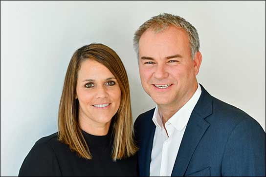 Wechsel innerhalb der Firma: Katrin Eichelberger leitet insglück Köln, und Christian Poswa geht als insglück-Geschäftsführer nach Berlin.
