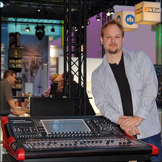 Sebastian Oeynhausen von atlantic audio mit der DiGiCo SD9 auf DieReferenz.de