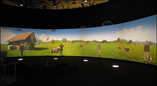 "zug bewegt" Installation mit coolux auf DieReferenz.de