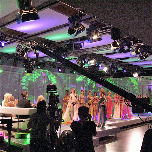Austria's Next Topmodel mit coolux auf DieReferenz.de