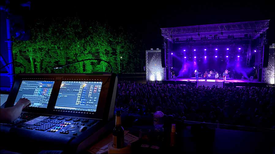 Hog 4 und Stage Hog steuerten das Licht beim Haldern Pop 2025 (Foto: Martin Hentschel, ETC)