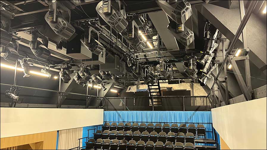 Sola Frame Studio von ETC sicherten lautlose Lichtqualität in den intimen Spielstätten (Fotos: ETC)