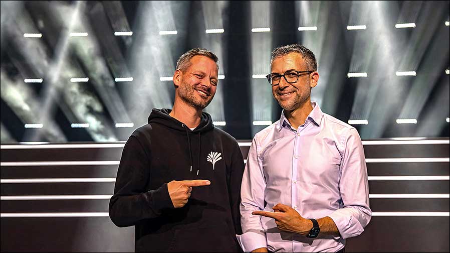 Thomas Herda, Technischer Direktor des Friedrichstadt-Palasts (links) und Lichtdesigner Chris Moylan von den Sunrise Studios (Fotos: Paul Clarke)