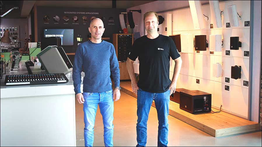 Flavio Rüdy, Sales Engineer, ZAP Audio (links) und Heinz Bouwer, Key Account Manager Integrated Systems, Adam Hall Group (Foto: Adam Hall Group)