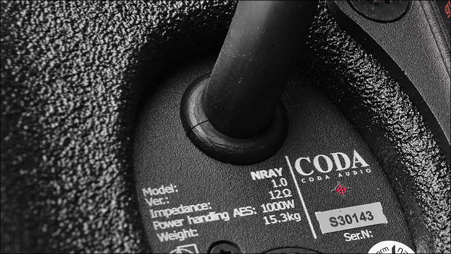Nadelöhr dichtgemacht: die feste Anschlussleitung von CODA Audio