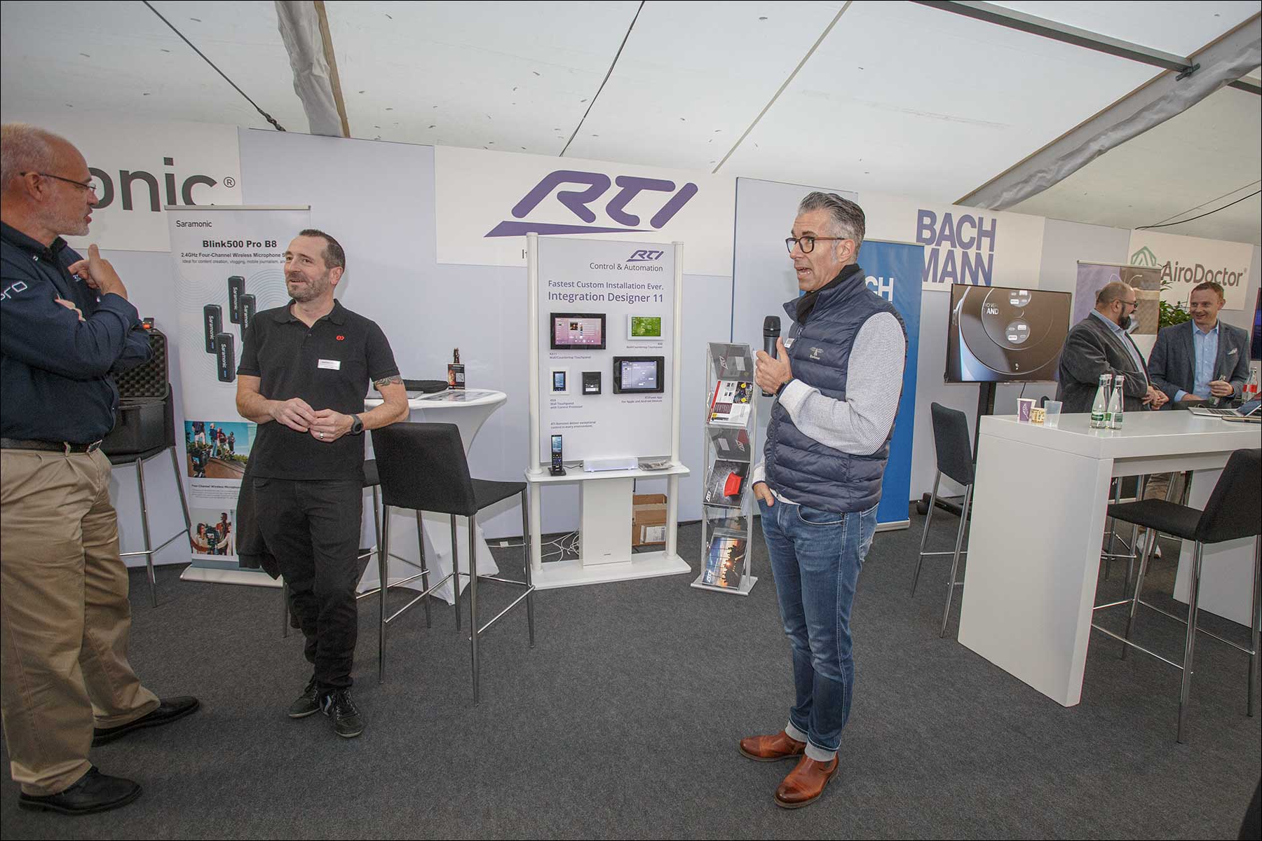 Ein Gast mit Arthur Laub und René Max (Foto: Tom Becker / DieReferenz)