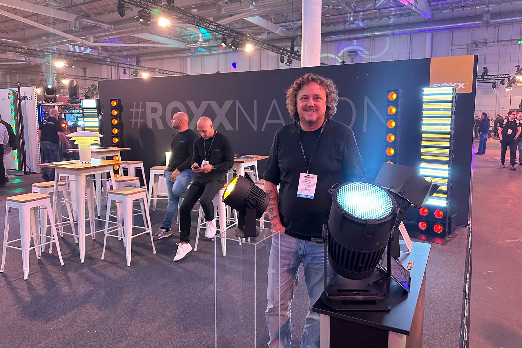 Cool: Michael Herweg von ROXX mit dem E.SHOW maxx TW+ mit 800 Watt und IP65-Zertifizierung.