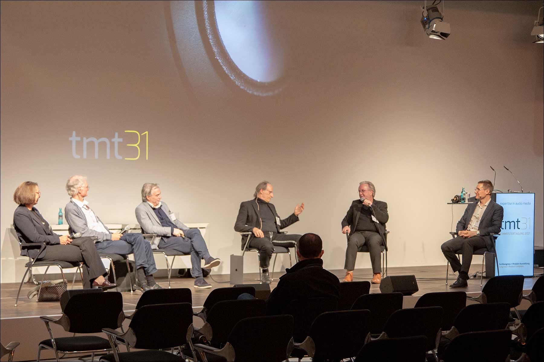 Die 3-D-Dinosraurier beim Roundtable (Foto: Tom Becker)