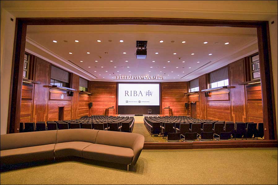 EVC-Lautsprecher von Electro-Voice in der Londoner Jarvis Hall