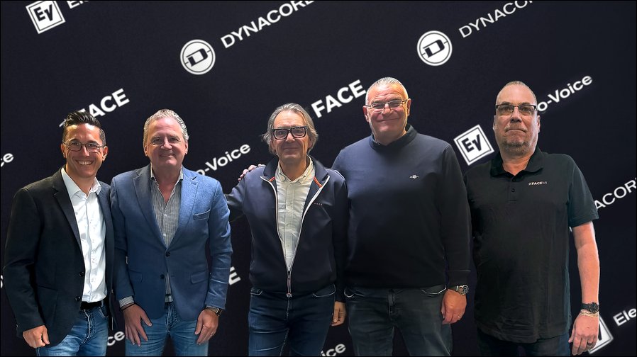 Freude über den neuen Vertrieb: J. Penker (Electro-Voice & Dynacord), F. Dedeyne (FACE), K. De Piere (FACE), D. Hunter (Electro-Voice & Dynacord), T. Hübner (FACE)(Foto: Electro-Voice)