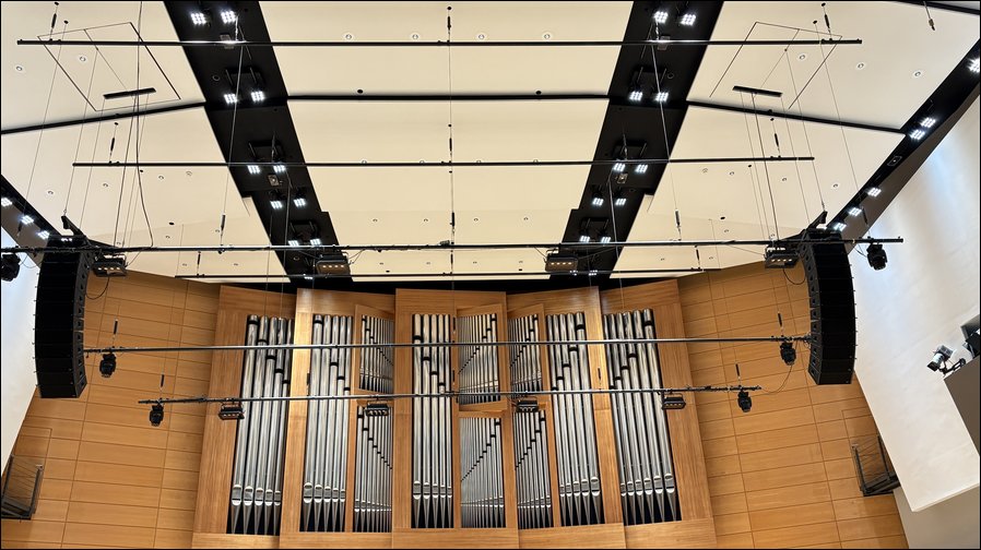 Neu in der Händel-Halle: FL2200 Fluter in Tunable-White-Ausführung von FEINER LICHTTECHNIK