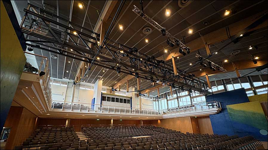 Neue Saal- und Foyer-Beleuchtung für die Kulturhalle Rödermark (Fotos Feiner Lichttechnik)