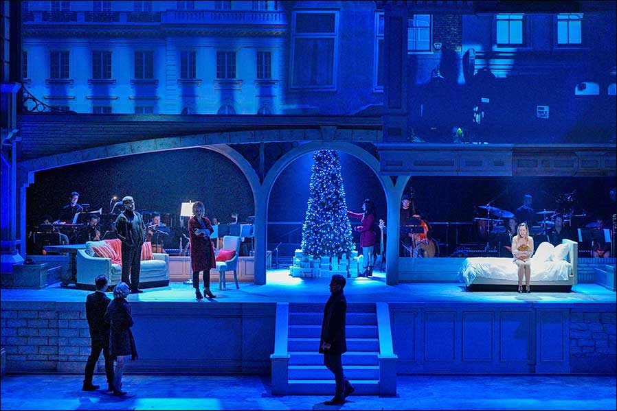 Love Actually mit viel Licht aus Karlsbad (Fotos: Lawrence K. Ho).