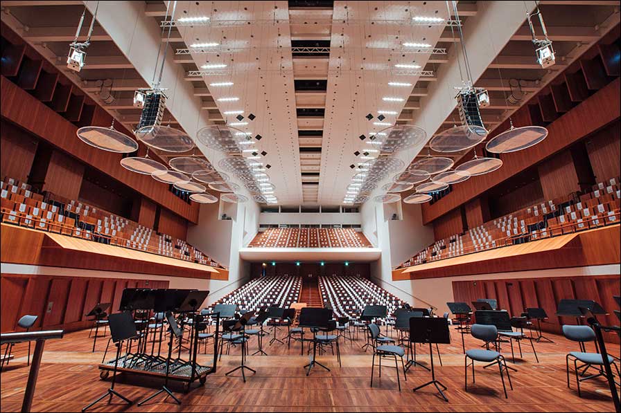 Neues Licht von ETC und GDS im Konzerthaus Freiburg (Fotos: Christoph Eisenmenger).