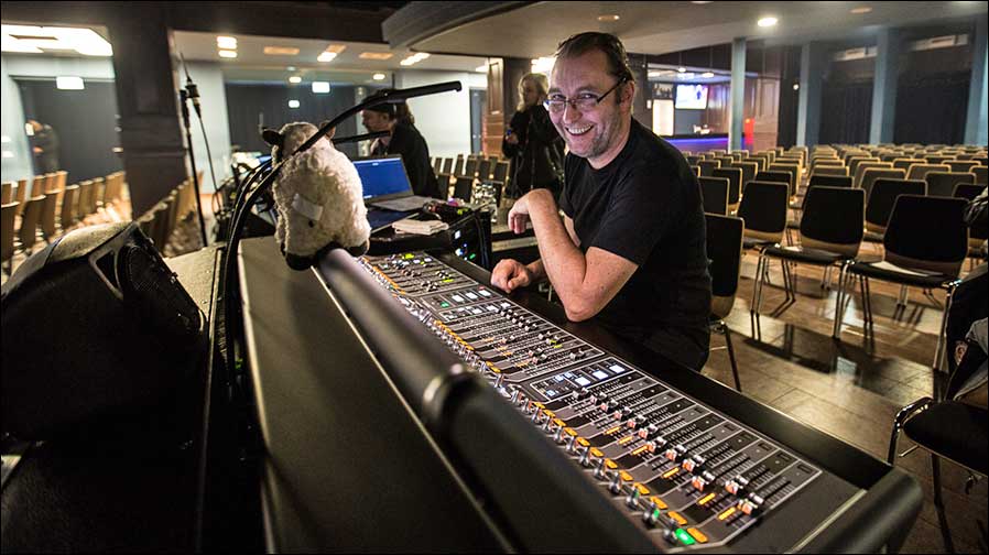 Michael „Miwe“ Wengerter von AMBION: CiRAY ist ein State-of-the-Art-Line Array-System” (Foto: AMBION).