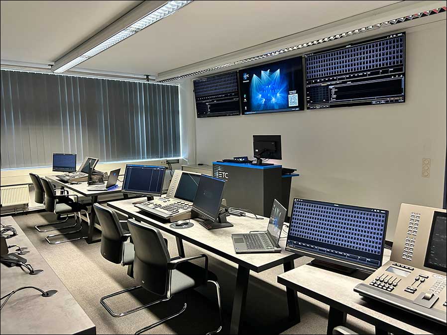 47 Quadratmeter für Lichttechnik-Wissen: der neue Netzwerk- und Dimmer-Trainingsraumbei ETC in Holzkirchen (Foto: ETC).