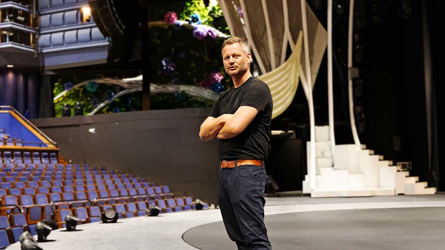 Thomas Herda auf der Bühne des Friedrichstadt-Palastes (Foto: Georg Neumann GmbH)