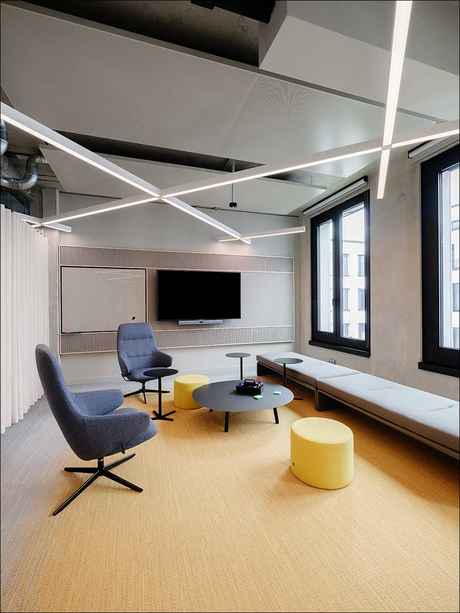 Individuelle Lichtlösungen prägen das neue Software-Headquarter in der Macherei (Fotos: Sorin Morar)