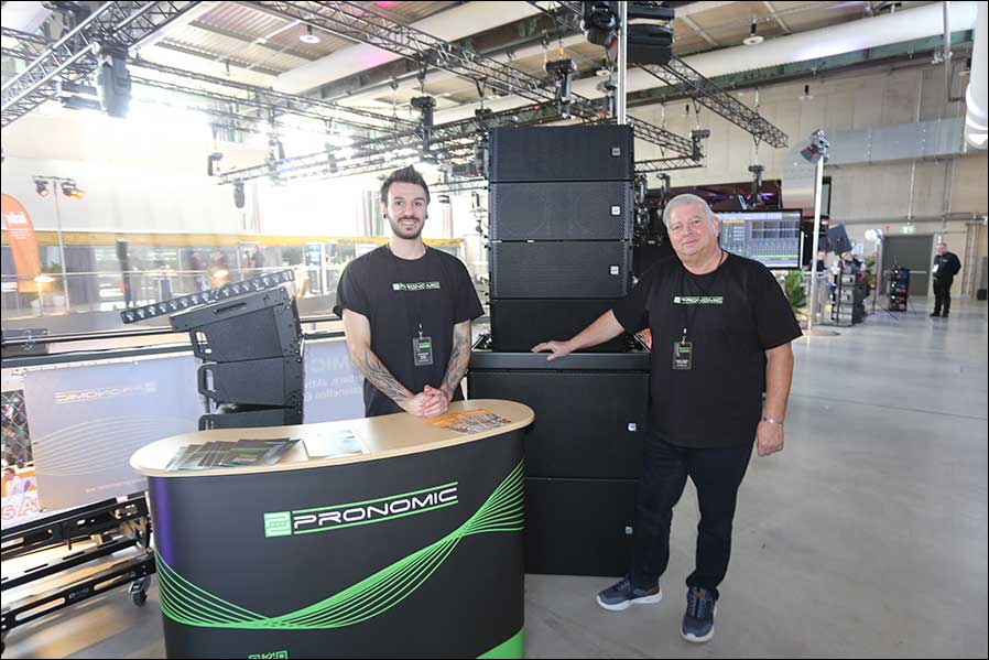 LEaT X 2026: Pronomic Xana Line Array mit cleveren Details vom Musikhaus Kirstein: Maximilian Bauer und Ernst Seider   (Foto: Tom Becker / DieReferenz)