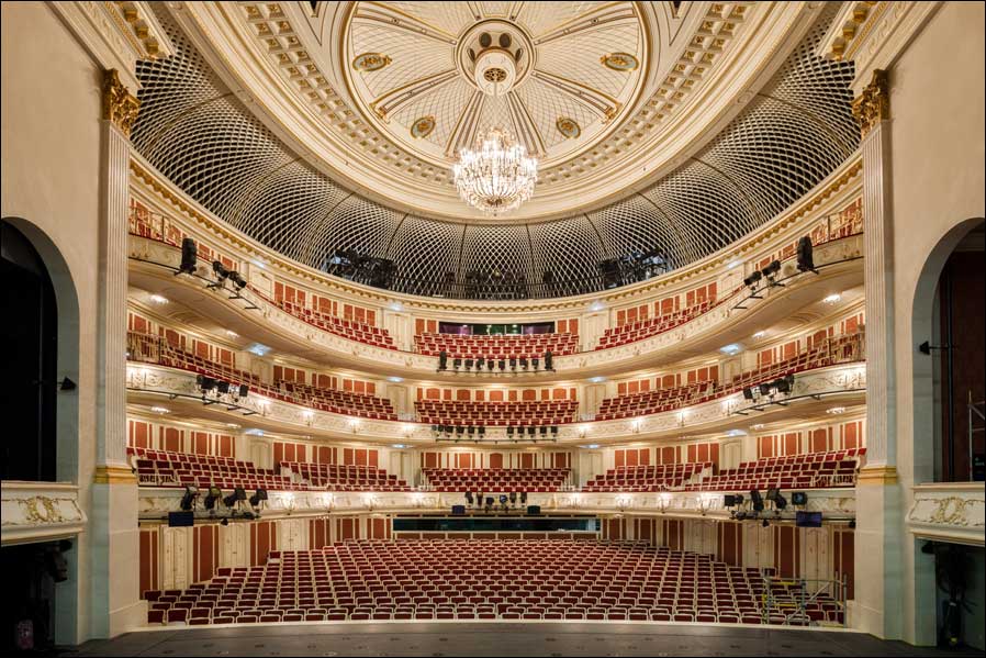 Blick von der Bühne der Staatsoper (Foto: Gordon Welters)