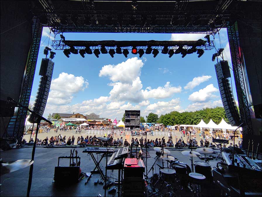 as aus einem CODA Audio-AiRAY- und -ViRAY -System bestehende Setup beim Alm Open Air 2022