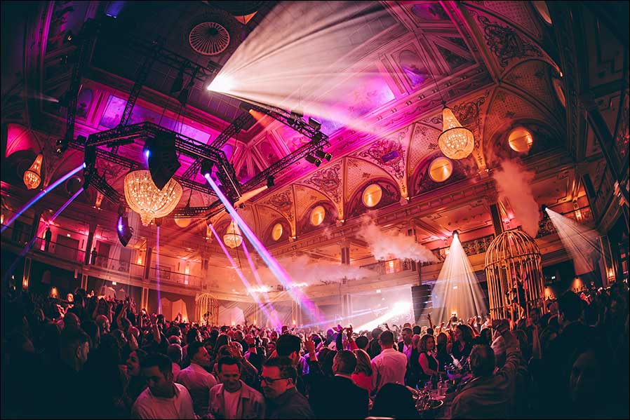 Feiern bis zum Umfallen: MUST x Kurhaus im Grand Hotel Amrâth Kurhaus (Fotos: Jeancarlo Nunes dos Anjos / Highlite)