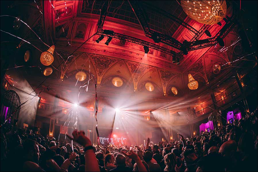 Feiern bis zum Umfallen: MUST x Kurhaus im Grand Hotel Amrâth Kurhaus (Fotos: Jeancarlo Nunes dos Anjos / Highlite)