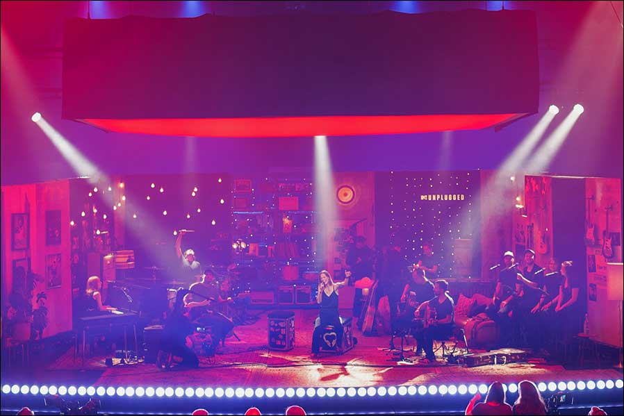 Das Wiener Volkstheater als intimer "Proberaum" für Christina Stürmers „MTV Unplugged“-Aufzeichnung (Fotos: Manfred Nikitser)