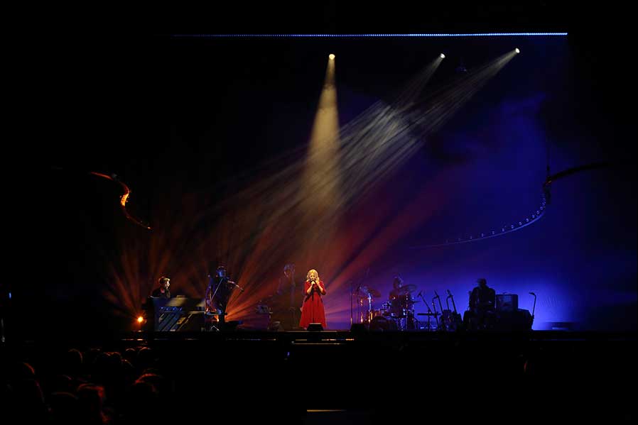 Lutz John setzt bei Annett Louisans „Baby Blue Live Tour“ auf Robe ESPRITE (Fotos: Stephan Tietz).