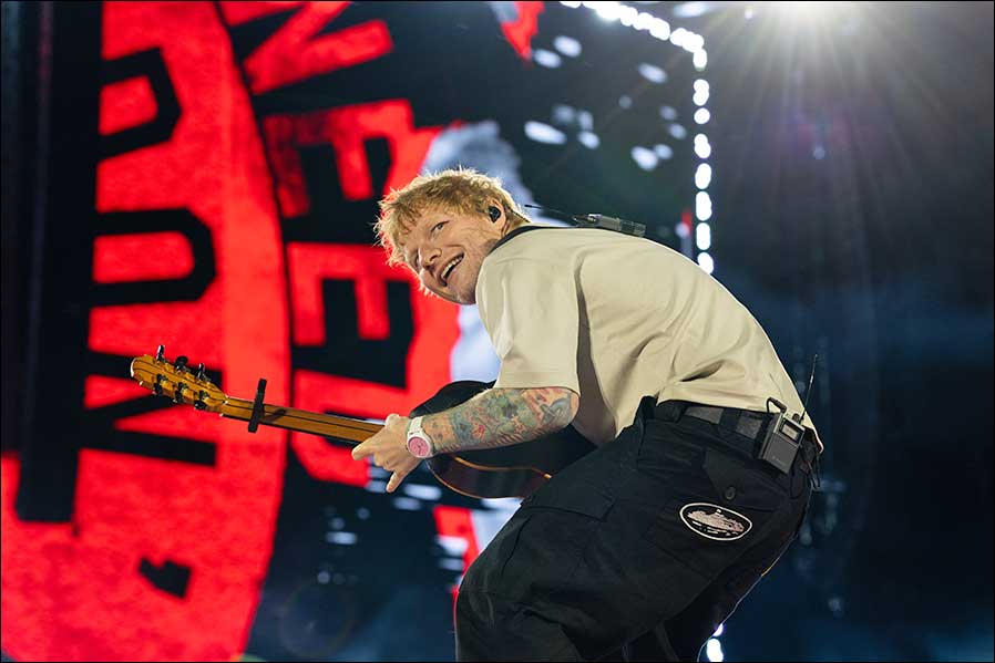 Der Umstieg auf Spectera war mit umfangreichen Tests wie detaillierten IEM-Vergleichen und einer sorgfältigen Systemabstimmung für Handmikrofone und Gitarren-Sets verbunden (Foto: Mark Surridge).