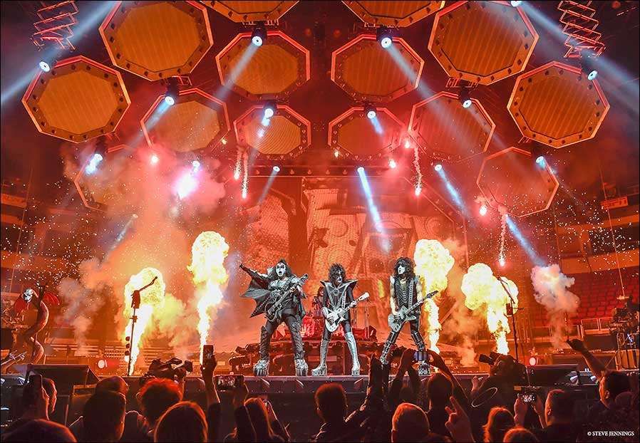 KISS auf der "End of the Road World Tour" (Fotos: Steve Jennings).