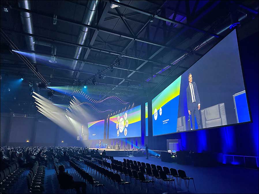 Hauptaufgabe für JMarquardt Audiovisual: kamerataugliches Frontlicht. Mittel der Wahl: ETC Halcyon(Foto: JMarquardt Audiovisual GmbH)