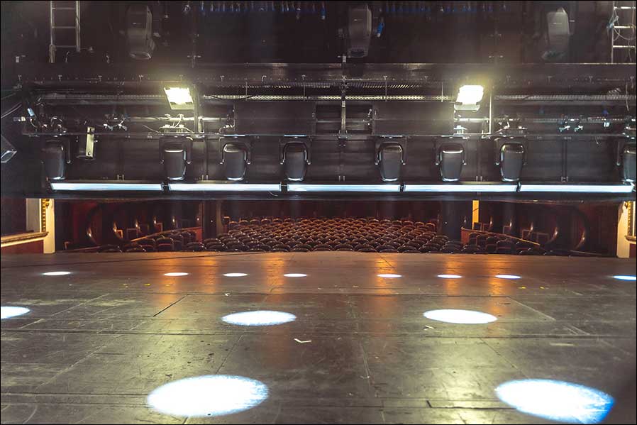 Erste Wahl bei der Comédie Française: Das französische Nationaltheater investierte in Scheinwerfer der High End Systems Halcyon-Serie von ETC (Foto: ETC).