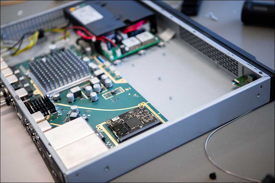 Ab Oktober erhältlich: die Spectera Base Station ZMAN zur Integration in SMPTE-2110-Workflows (Foto: Sennheiser)
