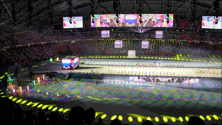 Nationalfeiertag in Singapur: 1.200 Bürger im Mittelpunkt - im Licht von 430 Scheinwerfern von Ayrton (Fotos: Felicia Khaw)