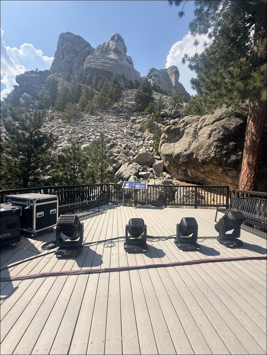 Illuminate hat mit Elation Proteus für das Licht gesorgt: „Freedom 250"-Feierlichkeiten am Mount Rushmore (alle Fotos: Illuminate)