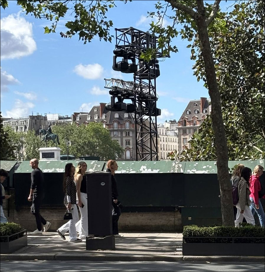 "La Caverne du Pont-Neuf" in Paris