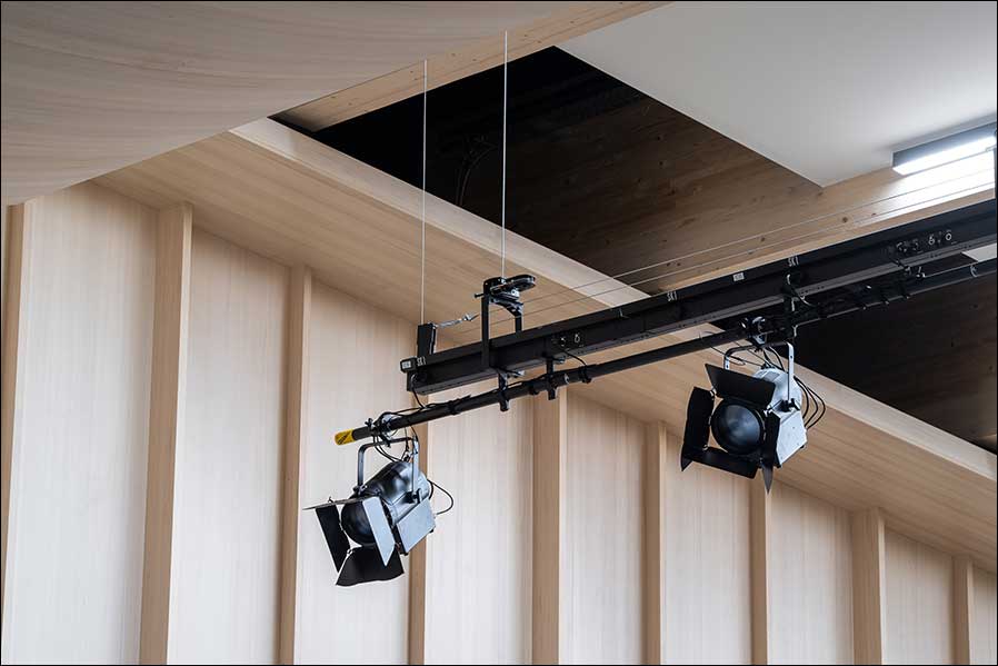 Die Scheinwurf GmbH installierte in der Spielstätte ein Prodigy P2-Rigging-System von ETC (Fotos: Architektur im Bild/Bernhard Tränkle)